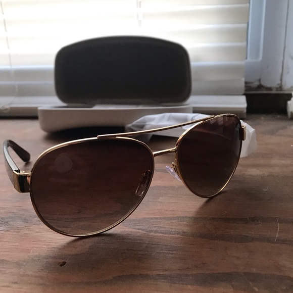 Michael Kors Accessories - MICHAEL KORS GOLDTONE PILOT W/ SMOKE GRADIENT LENS